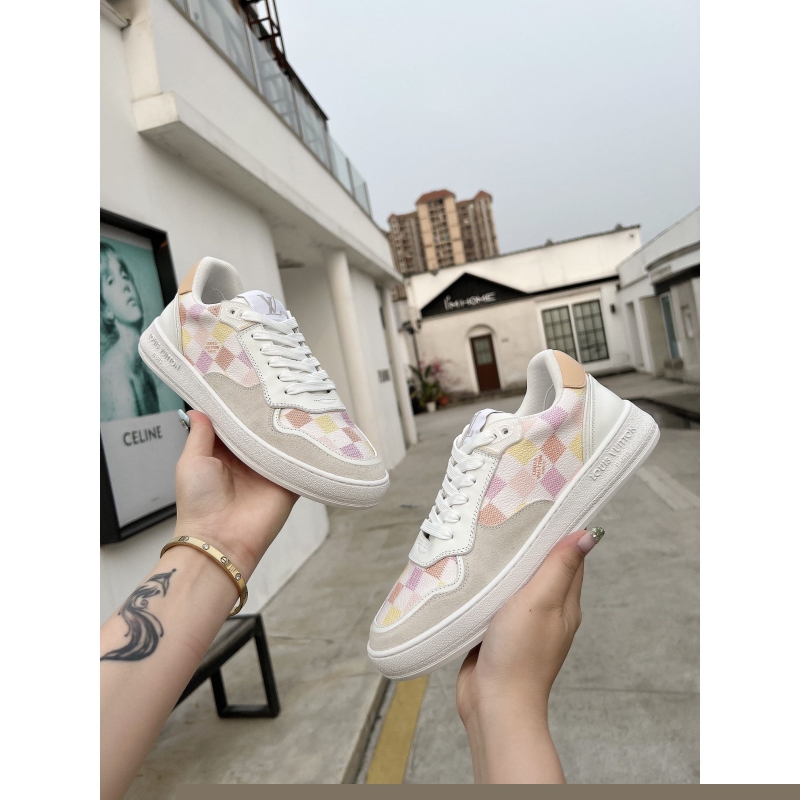 l**is V*t*n sneakers